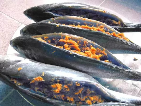 Recipe Stuffed fried ikan cencaru or torpedo scad