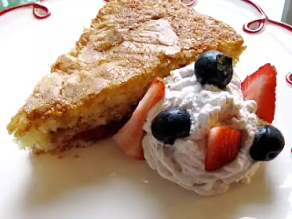 Recipe Strawberry buttermilk cake with lemon-blueberry whipped cream