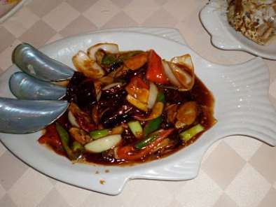 Recipe Stir - fried seafood with fresh herbs ( ahahn talay - thai cuisine ) )