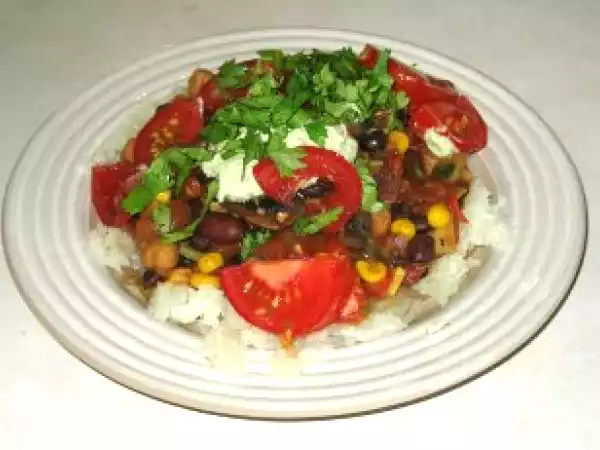 Recipe Hearty vegetable chili plus baked potato bar