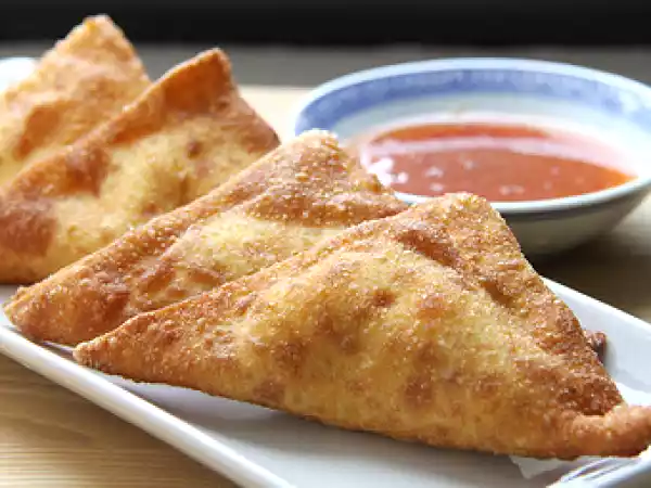 Recipe Crab rangoon: crab and cream cheese in wonton wrapper