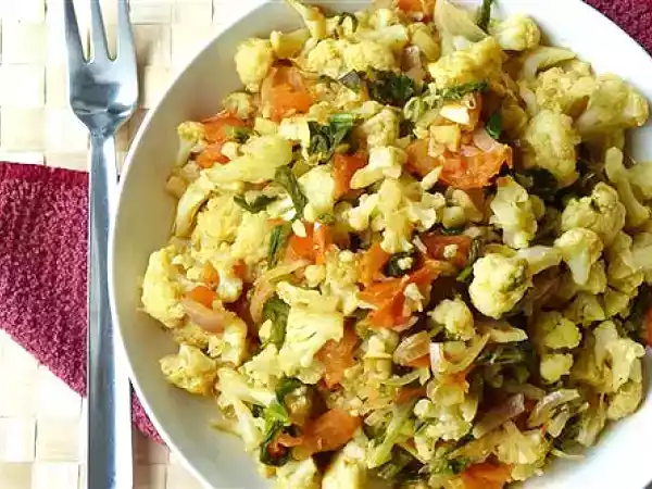 Recipe Radish (daikon) leaves, cauliflower and tomato curry