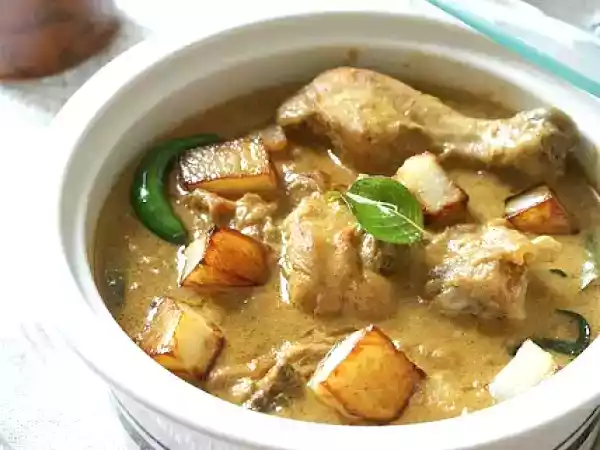 Recipe Nadan kozhi curry (a simple kerala style chicken curry with fried potatoes)
