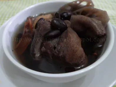 Recipe Black bean & lotus root with chicken feet soup