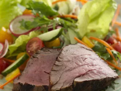 Recipe Grilled spicy filet mignon salad with ginger-lime dressing