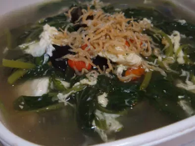 Recipe Spinach soup with century egg