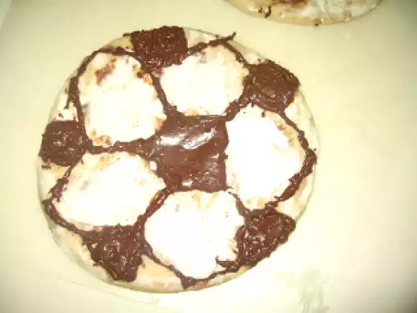Recipe No bake chocolate-cream cheese soccer pizza