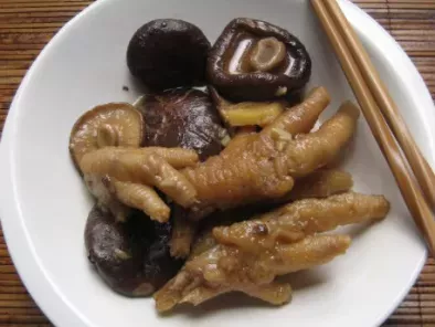 Recipe Braised chicken feet with mushrooms and ginger recipe