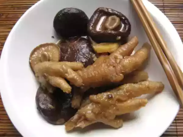 Recipe Braised chicken feet with mushrooms and ginger recipe