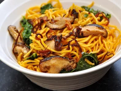 Recipe Noodles with chinese kale & shitake mushrooms