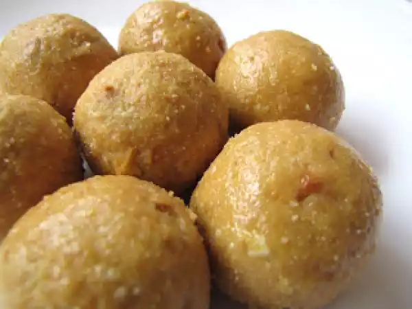 Recipe Besan ke laddu with crystallized sugar