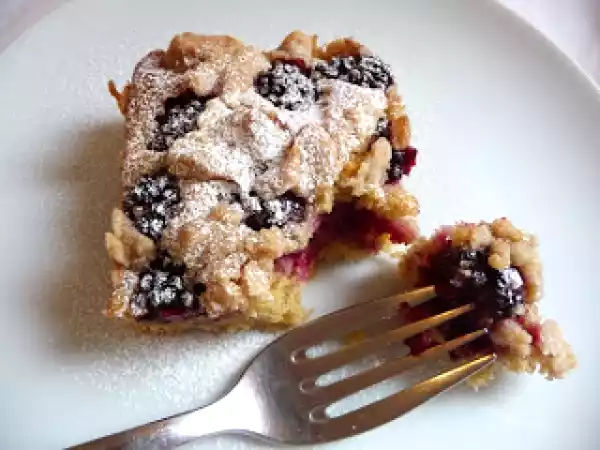 Recipe Blackberry cinnamon tray bake cake