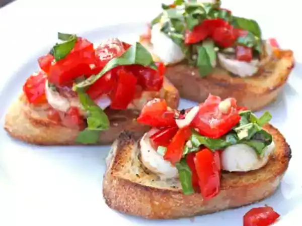 Recipe Fresh mozzarella and tomato crostini