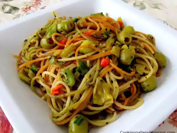 Recipe Spaghetti aglio olio with olives and pepperoncini