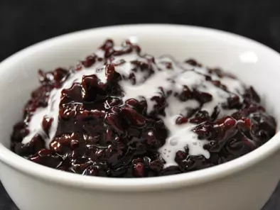 Recipe Black glutinous rice pudding with coconut milk drizzle