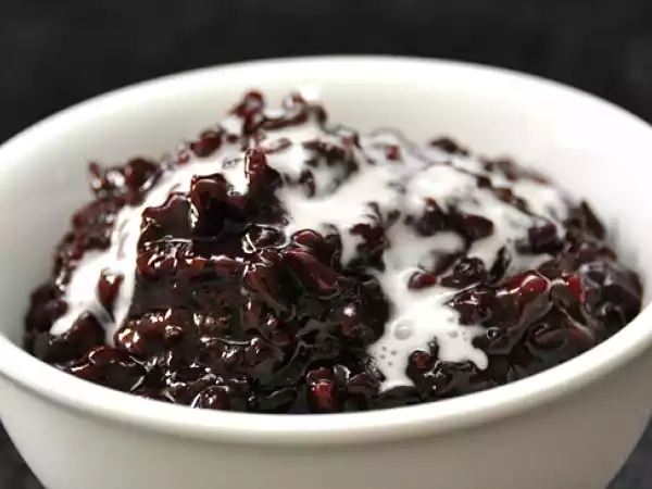 Recipe Black glutinous rice pudding with coconut milk drizzle