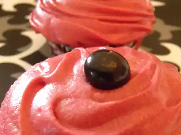 Recipe The vegan rasmataz: raspberry-mocha cupcakes with raspberry frosting