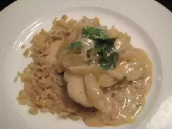 Recipe Paula deen's lean: sour cream pork chops with vidalia onion gravy