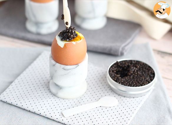 Soft-boiled eggs with caviar - Italian recipes by GialloZafferano