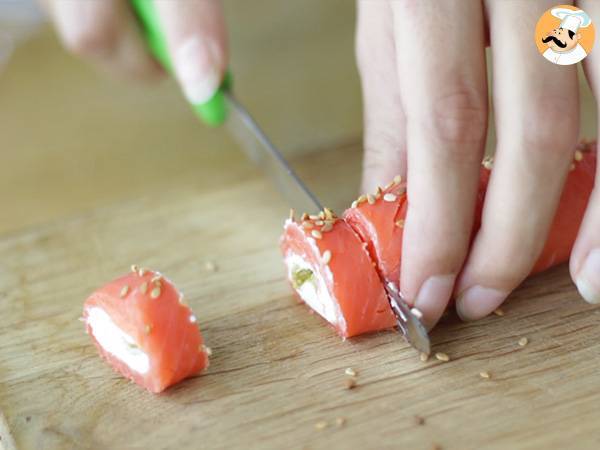 Salmon rolls with goat cheese - video recipe ! - Preparation step 4