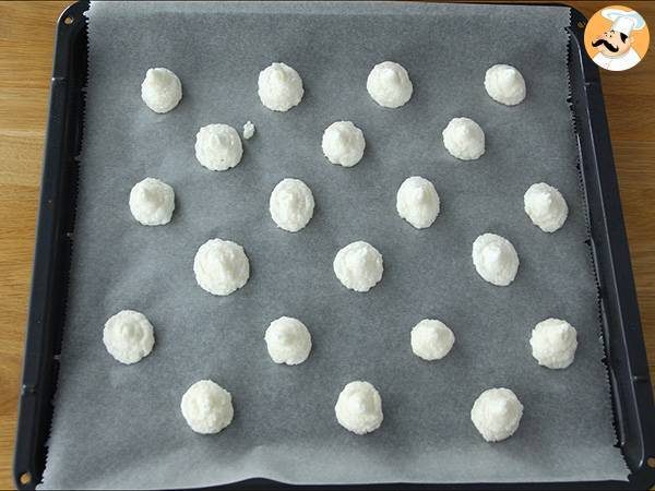 Coconut rochers - video recipe ! - Preparation step 4