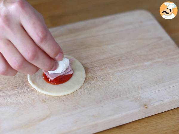 Pull apart pizza balls - Preparation step 2