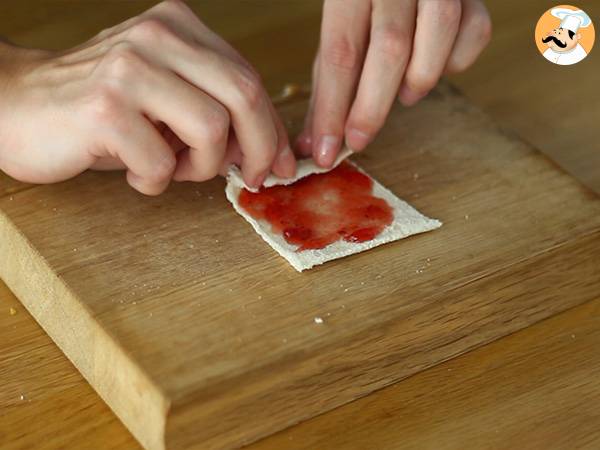 Bread wraps with jam - Preparation step 2