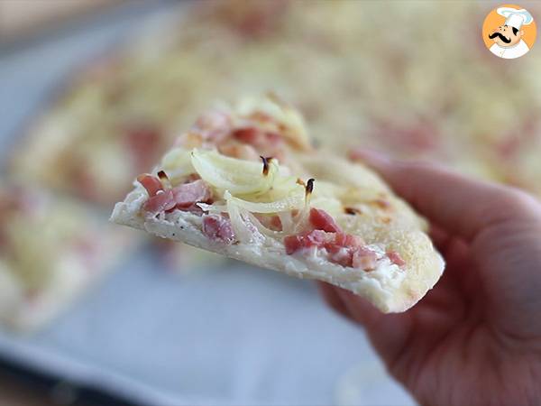 Flammekueche, alsatian tarte flambée - Preparation step 6