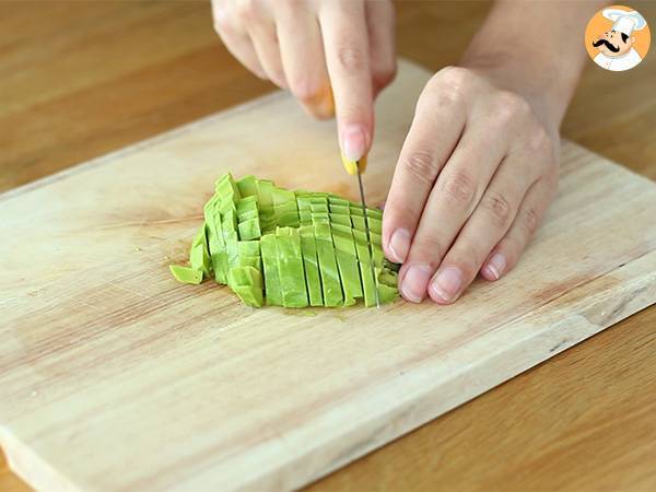 Salmon and avocado toasts - Preparation step 1