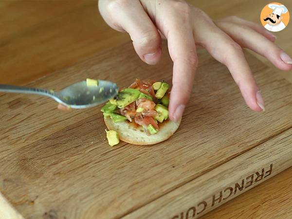 Salmon and avocado toasts - Preparation step 3