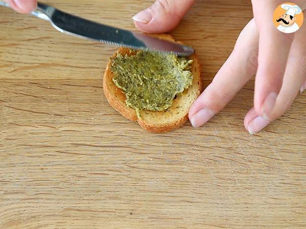 Toasts with pesto, parmesan, and sun-dried tomatoes - Preparation step 1