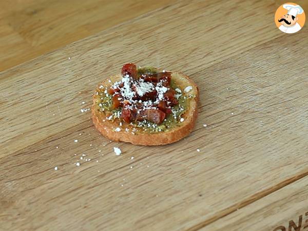 Toasts with pesto, parmesan, and sun-dried tomatoes - Preparation step 2