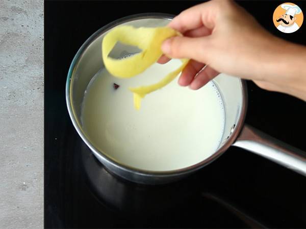 Natillas, the spanish egg custard - Preparation step 1