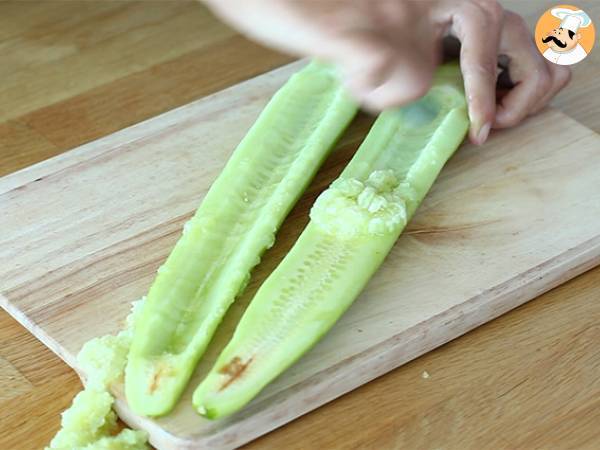 Tzatziki, the greek sauce with cucumber and yogurt - Preparation step 1