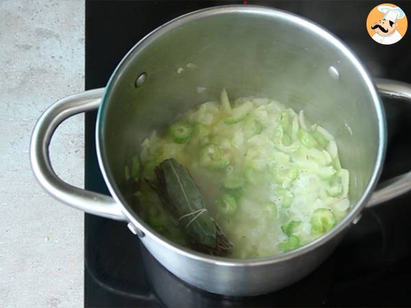 Mussels in white wine, a simple and delicious recipe - Preparation step 2