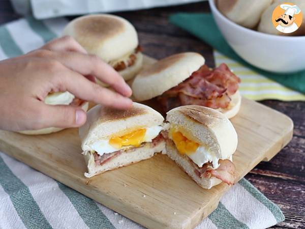 Egg and bacon english muffins - Preparation step 4