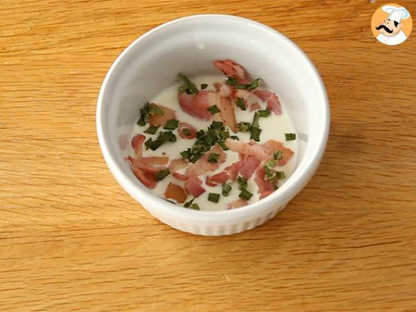 Baked eggs with bacon and chives: a quick recipe - Preparation step 1