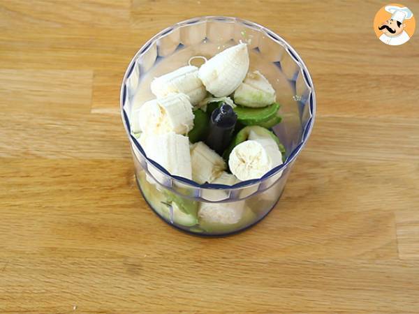 Vegan chocolate dessert cream - chocolate, banana, avocado - Preparation step 1