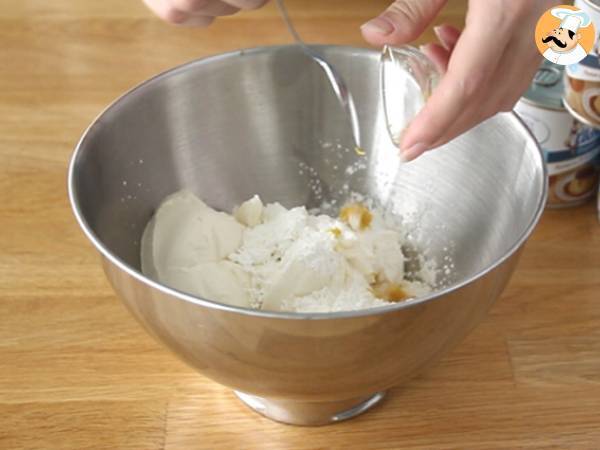 Condensed milk cheesecake with berry compote - Preparation step 1