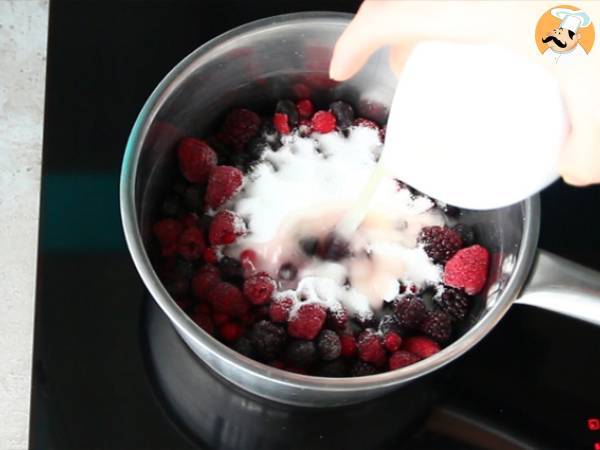 Condensed milk cheesecake with berry compote - Preparation step 5