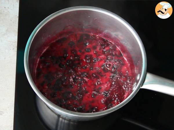 Condensed milk cheesecake with berry compote - Preparation step 6