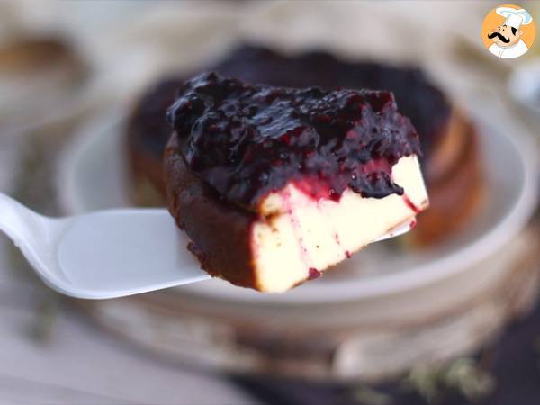 Condensed milk cheesecake with berry compote - Preparation step 7