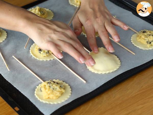 Mini chocolate chip galettes - Preparation step 5