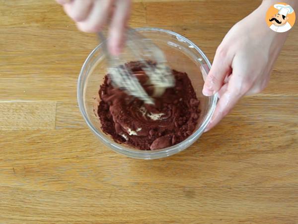 Two-tone chocolate/vanilla muffins with a chocolate core - Preparation step 4