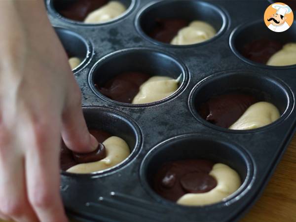 Two-tone chocolate/vanilla muffins with a chocolate core - Preparation step 6