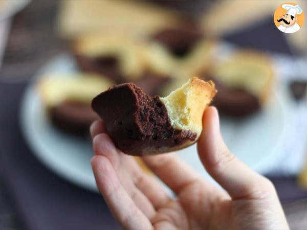 Two-tone chocolate/vanilla muffins with a chocolate core - Preparation step 8