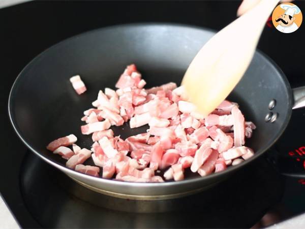 White cabbage with bacon - Preparation step 1