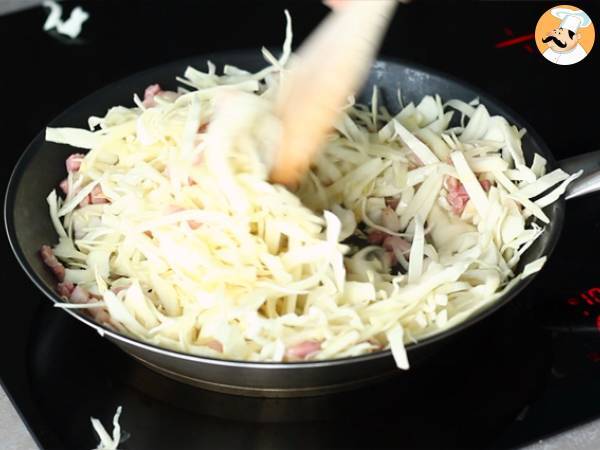 White cabbage with bacon - Preparation step 2