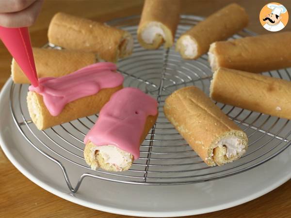 Mini strawberry rolls, pink panthers - Preparation step 10