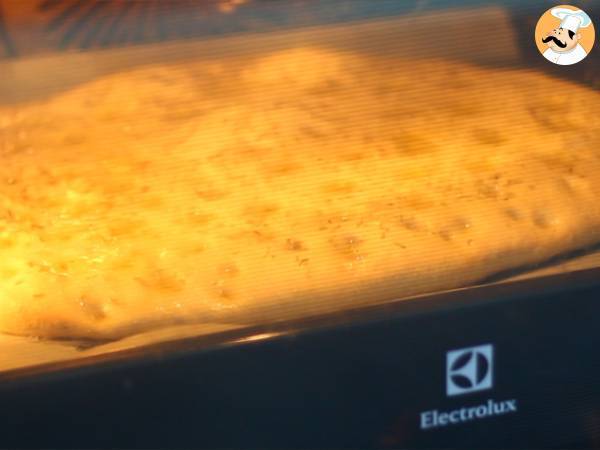 Focaccia, the italian bread with rosemary - Preparation step 7